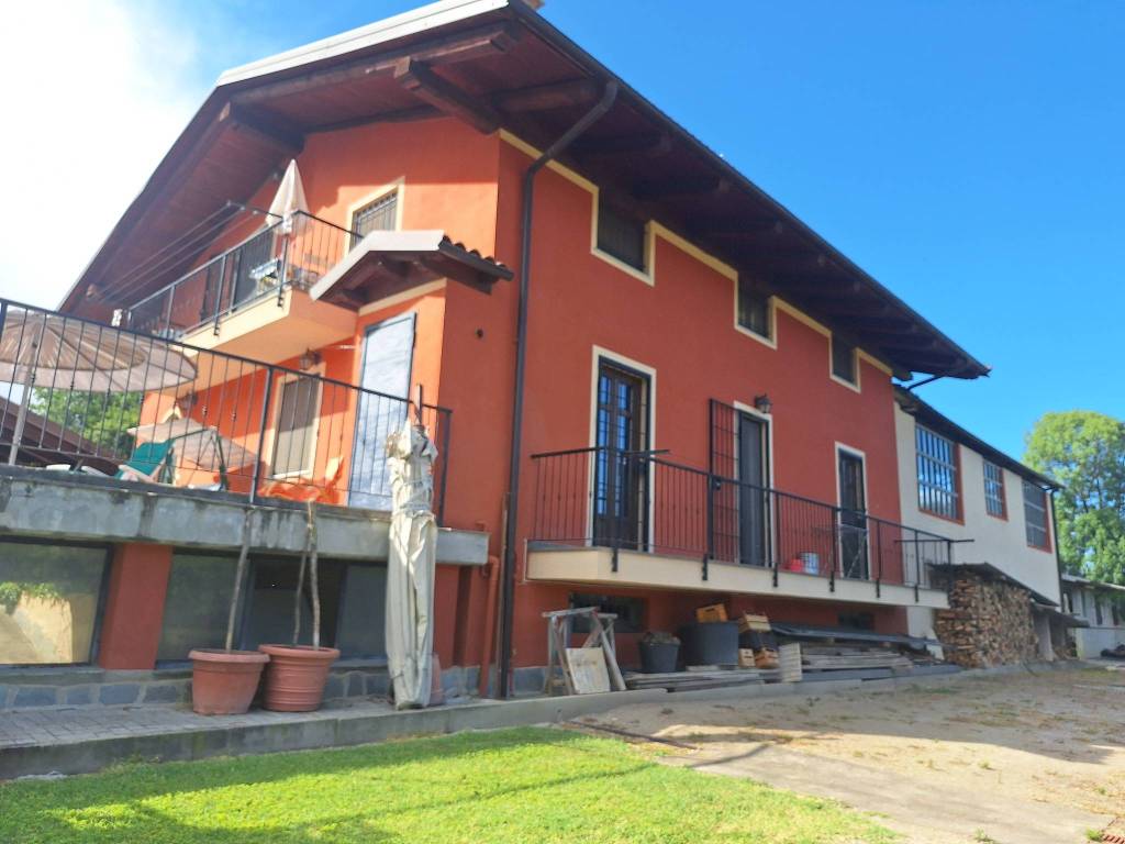 casa indipendente in vendita a Borgo San Dalmazzo