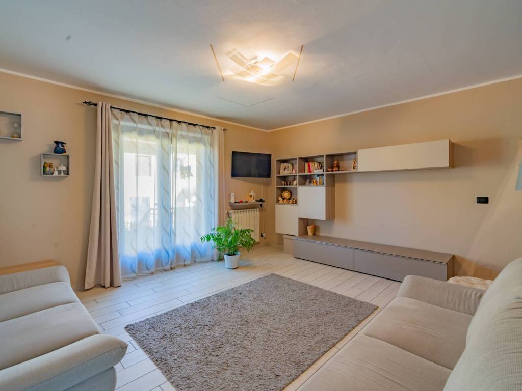 casa indipendente in vendita a Borgo San Dalmazzo