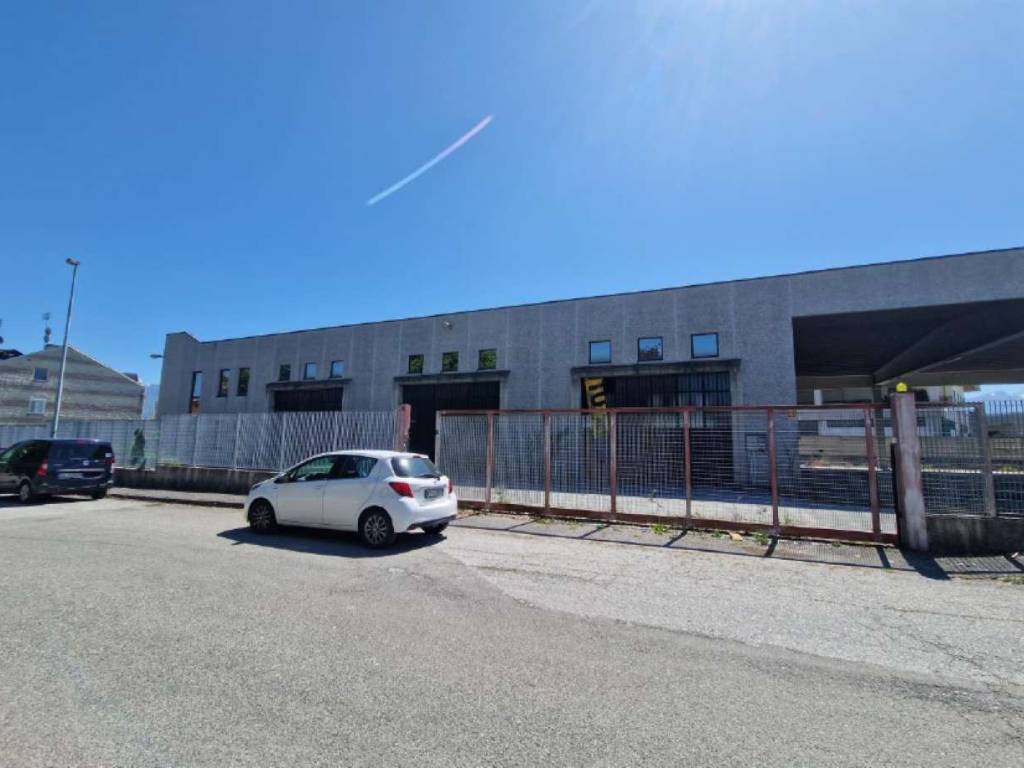 locale commerciale in vendita a Borgo San Dalmazzo