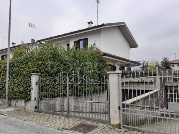 casa indipendente in vendita a Borgo San Dalmazzo