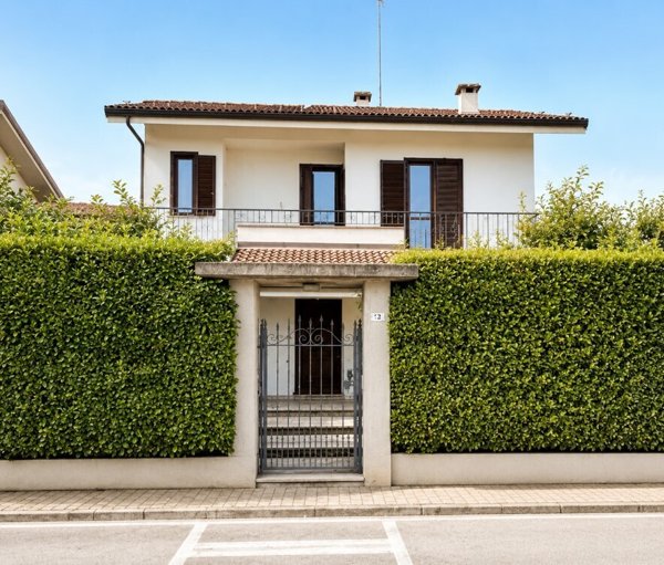 casa indipendente in vendita a Borgo San Dalmazzo