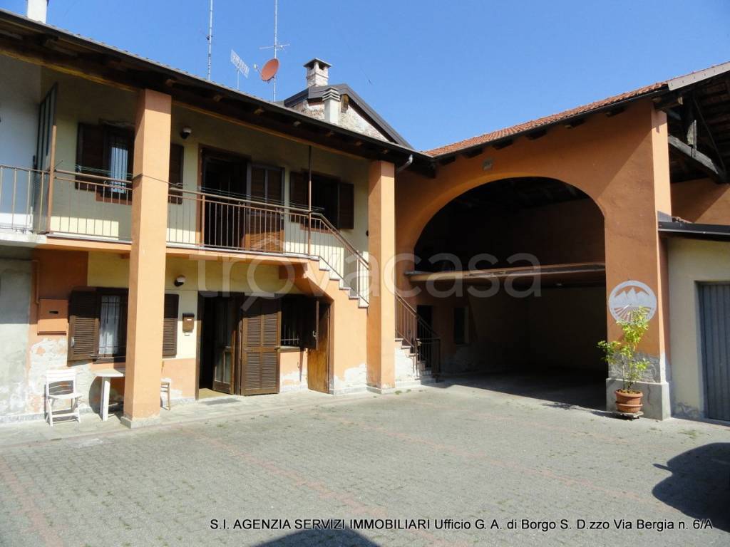 casa indipendente in vendita a Borgo San Dalmazzo