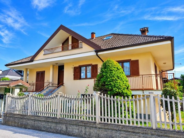 casa indipendente in vendita a Borgo San Dalmazzo