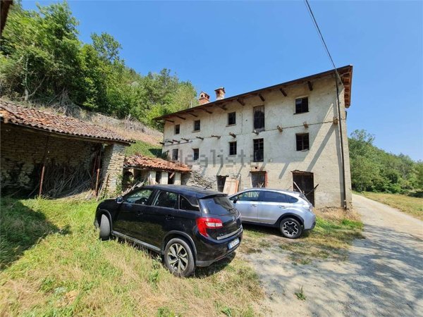 casale in vendita a Bosia
