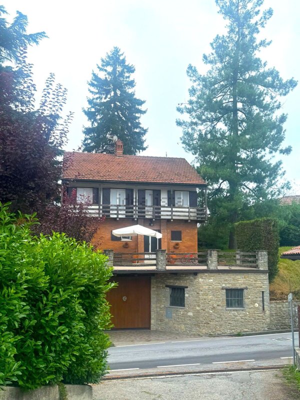 casa indipendente in vendita a Bossolasco