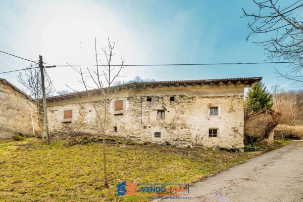 casale in vendita a Boves in zona San Giacomo