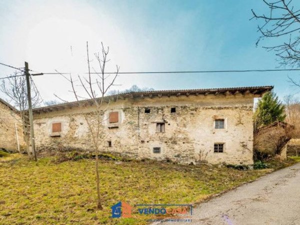 casale in vendita a Boves in zona San Giacomo