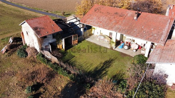 casale in vendita a Boves in zona San Mauro