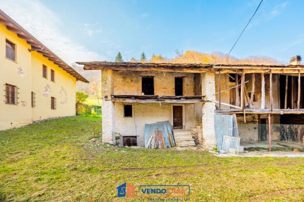 casale in vendita a Boves in zona Castellar