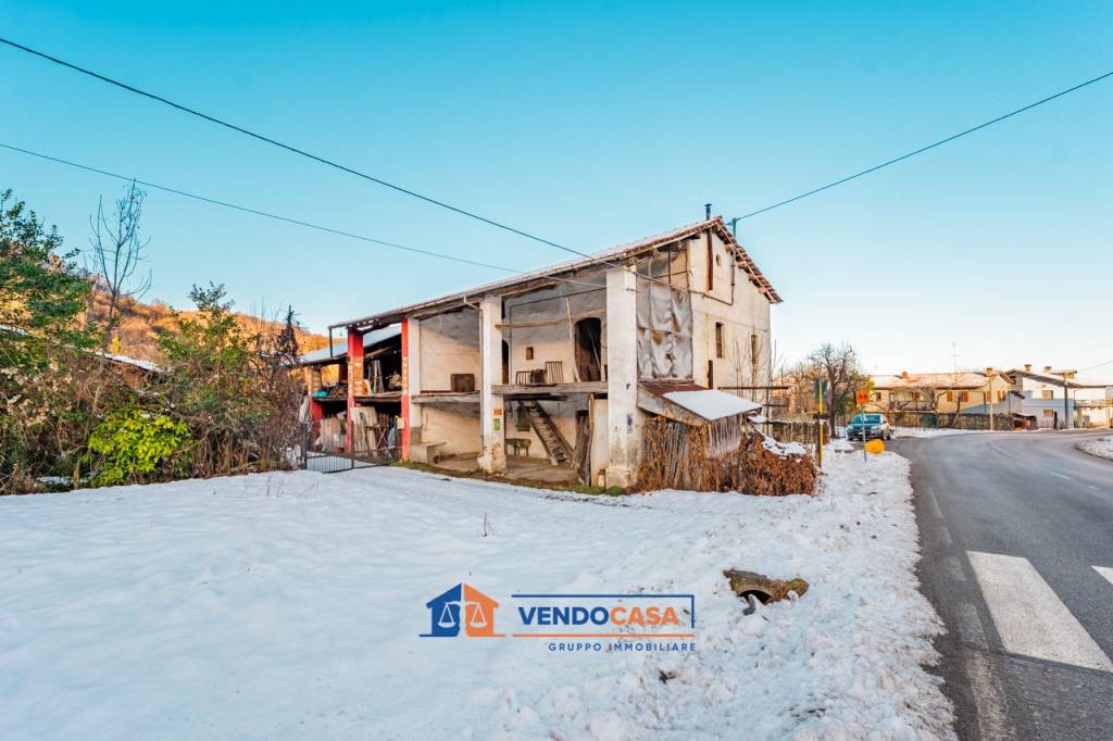 locale commerciale in vendita a Boves in zona Castellar