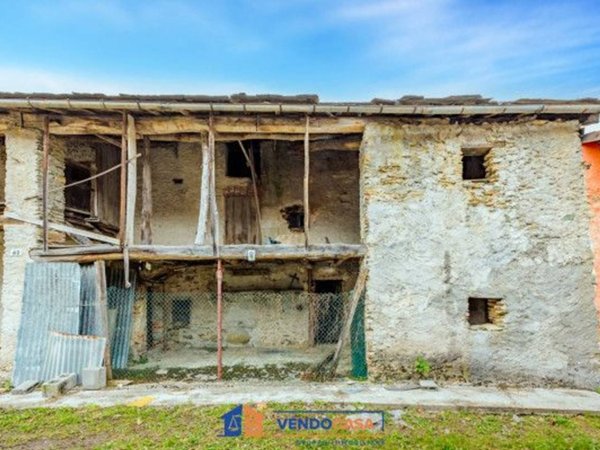 casale in vendita a Boves in zona Castellar