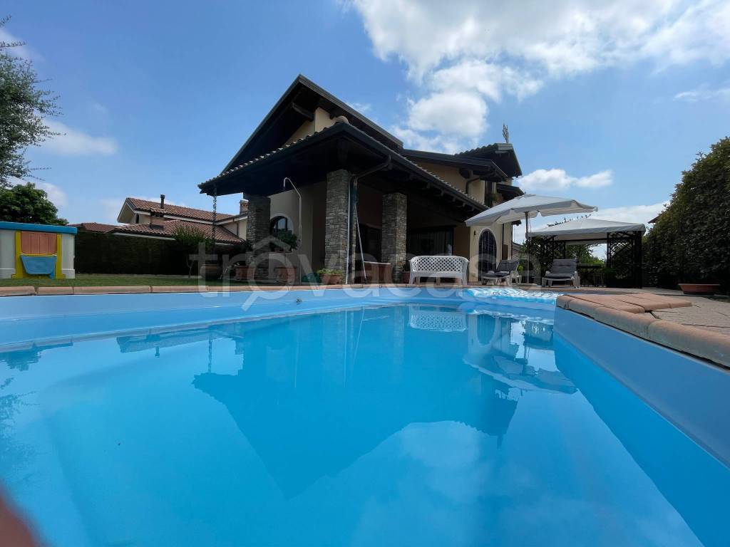 casa indipendente in vendita a Boves in zona Mellana
