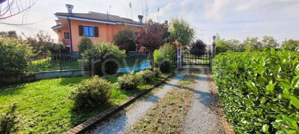 casa indipendente in vendita a Bra in zona Falchetto