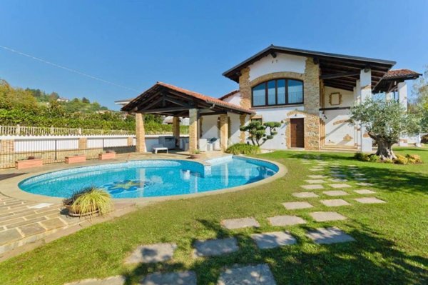 casa indipendente in vendita a Bra
