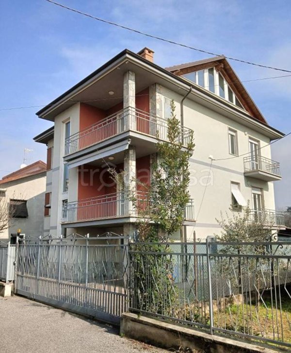 appartamento in vendita a Bra in zona Piumati
