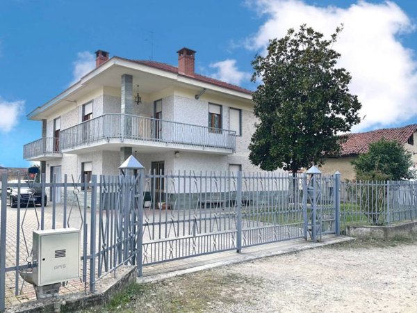 casa indipendente in vendita a Bra in zona Bandito