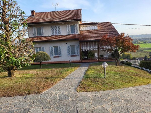 casa indipendente in vendita a Bra