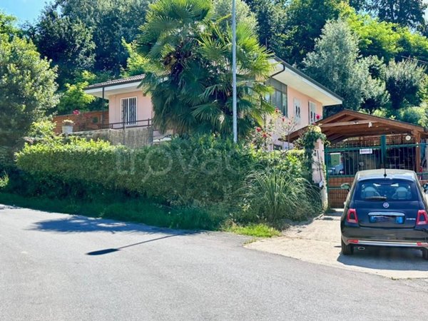 casa indipendente in vendita a Bra in zona Bandito