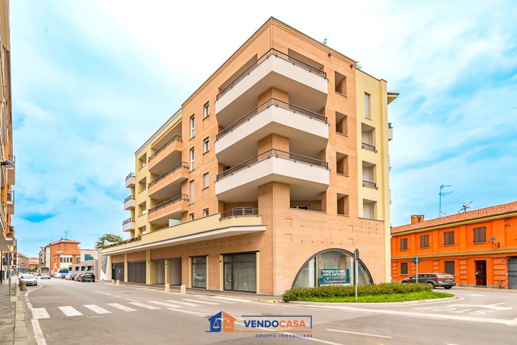 negozio in vendita a Bra