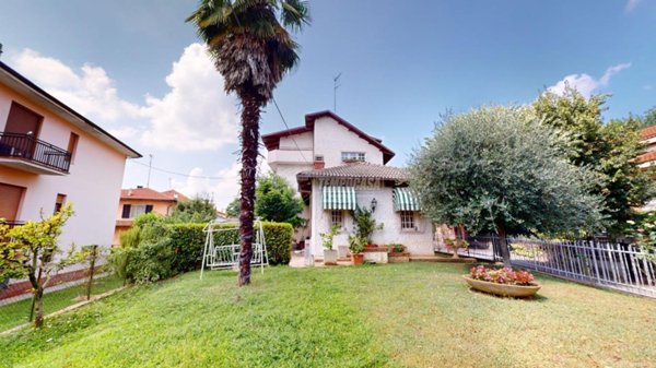 casa indipendente in vendita a Bra in zona San Michele