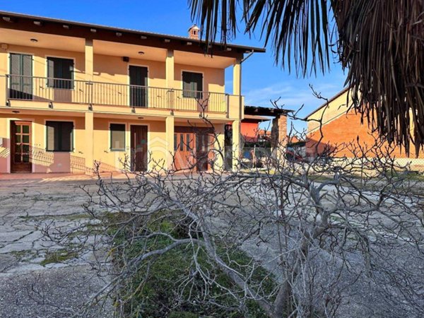 casa indipendente in vendita a Bra