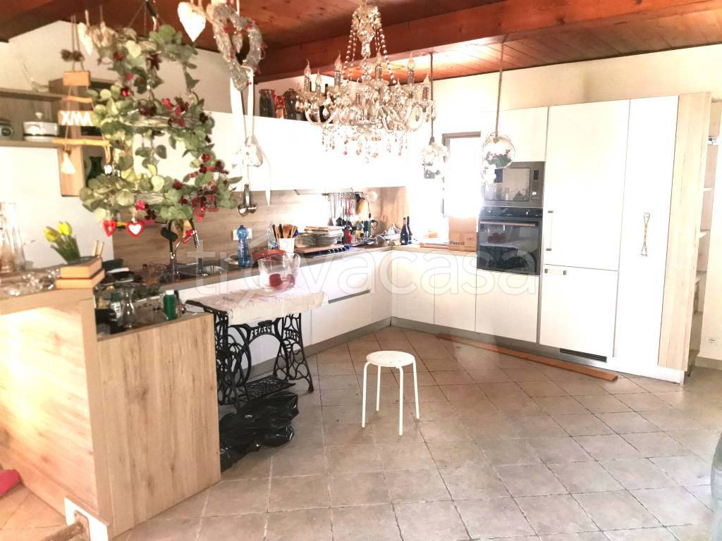 casa indipendente in vendita a Bra