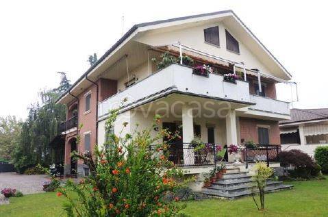 appartamento in vendita a Bra in zona Piumati