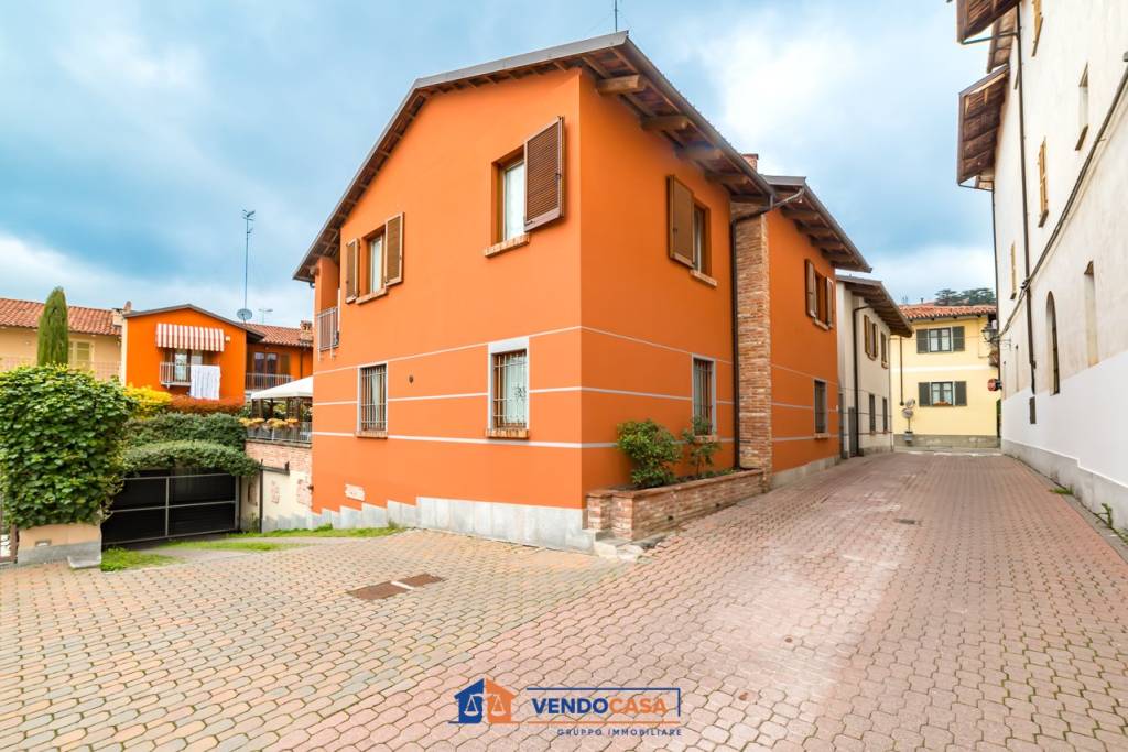 casa indipendente in vendita a Bra