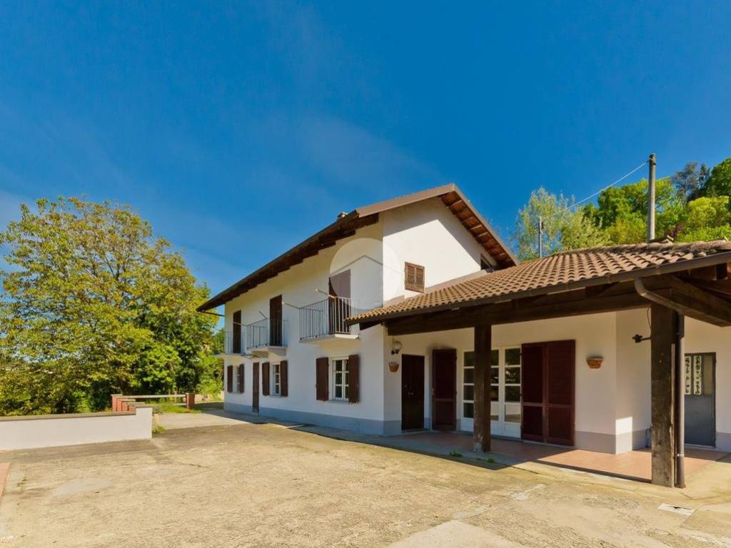casa indipendente in vendita a Bra