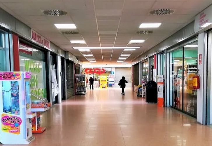 locale commerciale in vendita a Bra