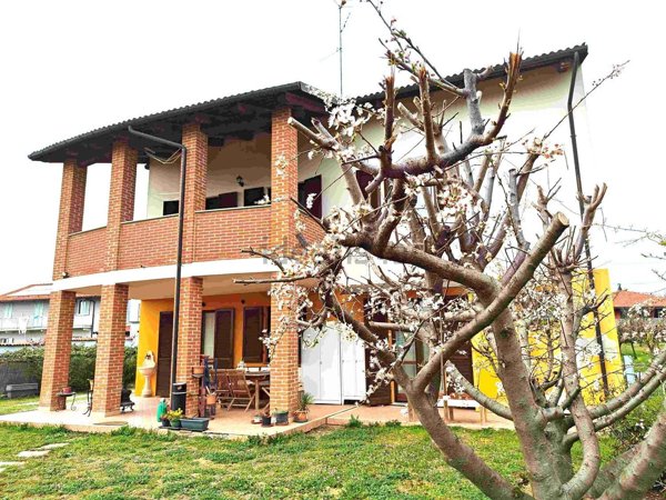 casa indipendente in vendita a Bra