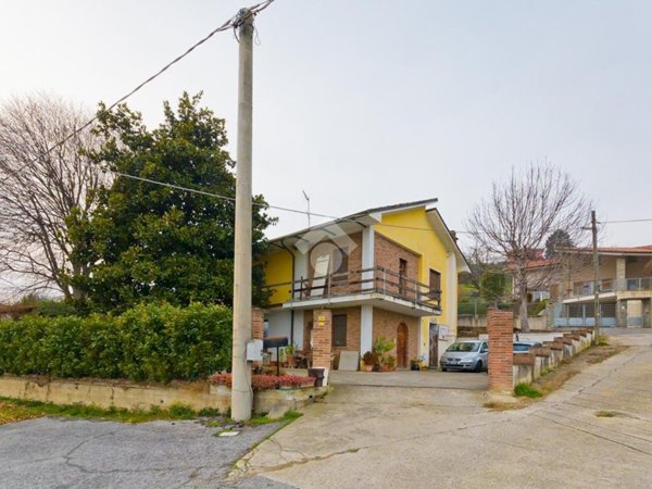 casa indipendente in vendita a Bra