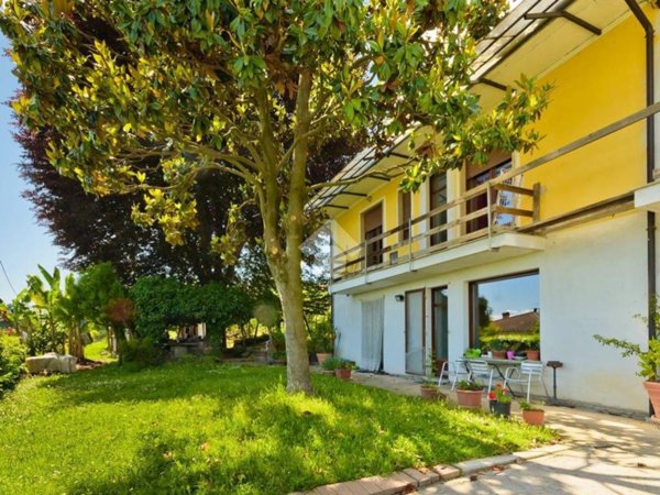 casa indipendente in vendita a Bra in zona Borgo Nuovo