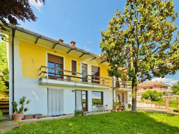 casa indipendente in vendita a Bra in zona Borgo Nuovo