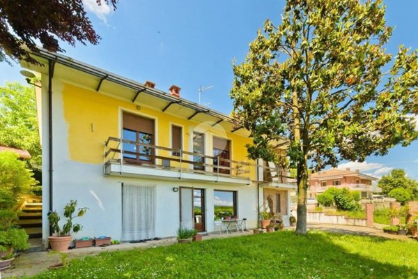 casa indipendente in vendita a Bra in zona Borgo Nuovo