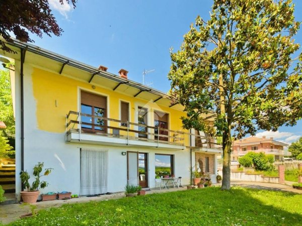 casa indipendente in vendita a Bra in zona Borgo Nuovo