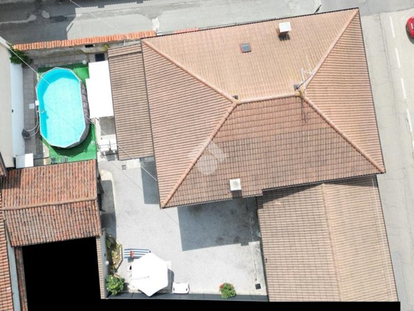 casa semindipendente in vendita a Bra in zona Bandito