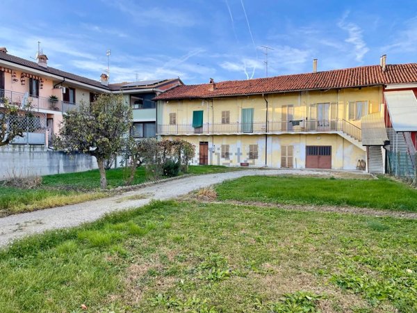 casa indipendente in vendita a Bra in zona Bandito