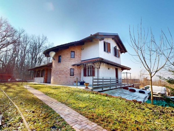 casa indipendente in vendita a Bra in zona Ronchi