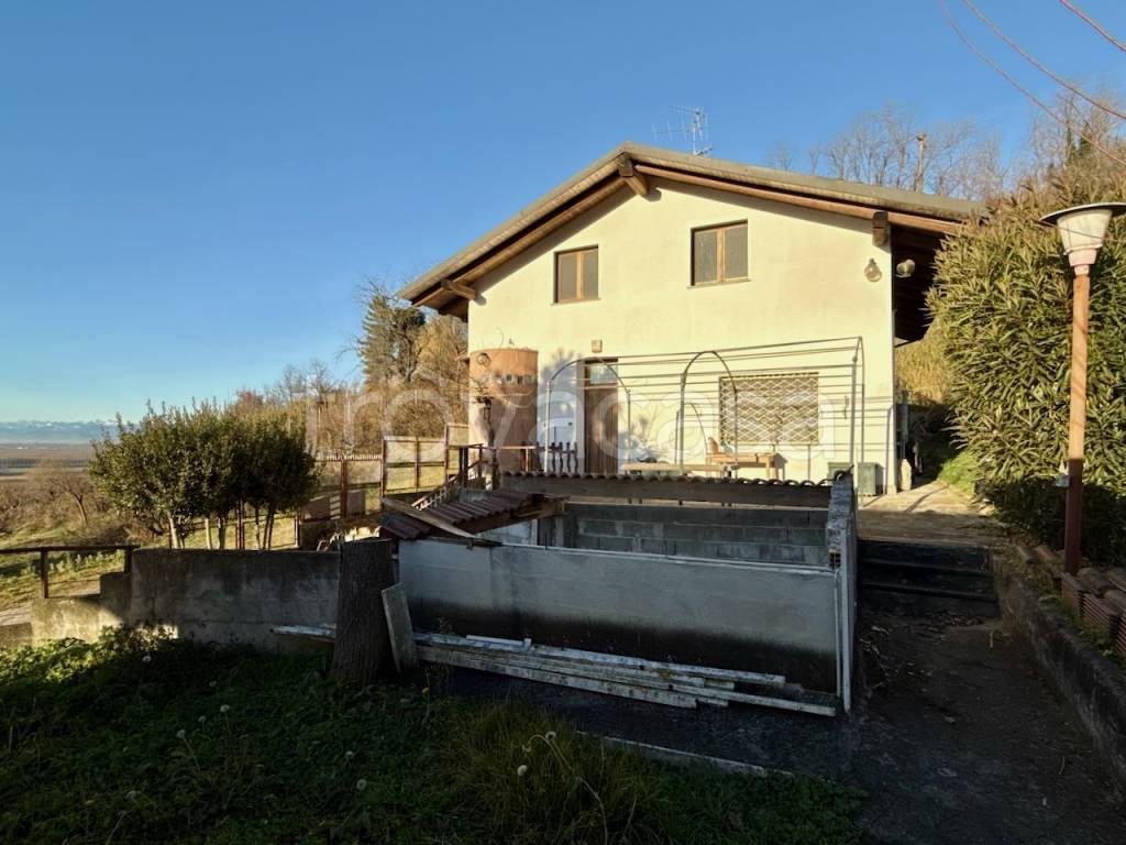 casa indipendente in vendita a Bra