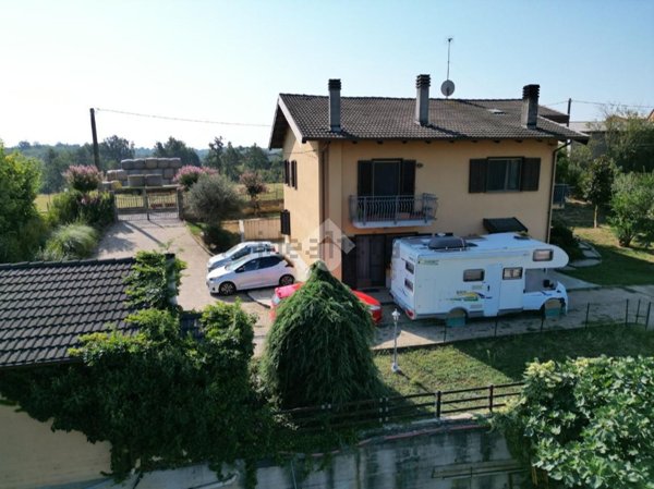 casa indipendente in vendita a Bra in zona Bandito