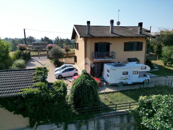 casa indipendente in vendita a Bra in zona Bandito