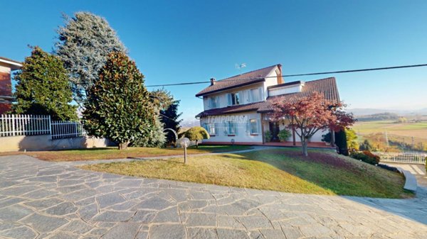 casa indipendente in vendita a Bra