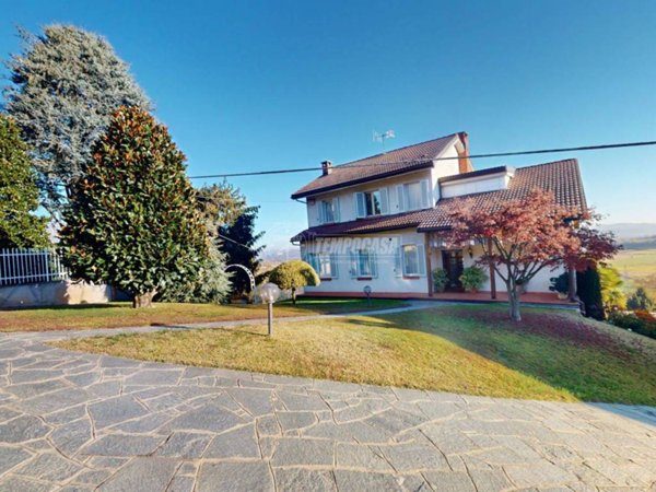 casa indipendente in vendita a Bra