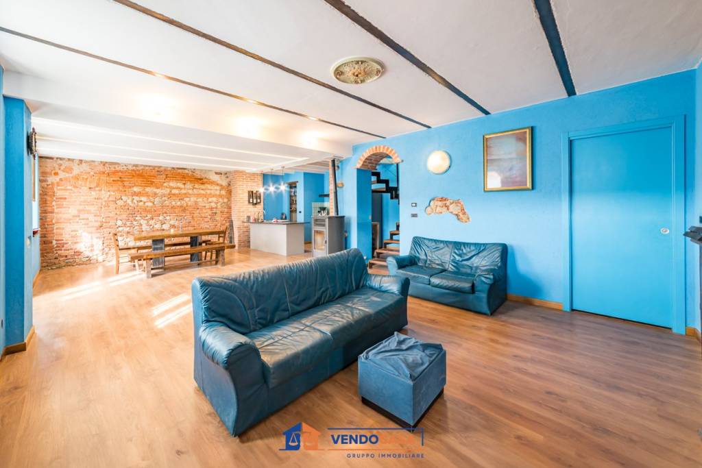 casa indipendente in vendita a Bra in zona Borgo Nuovo