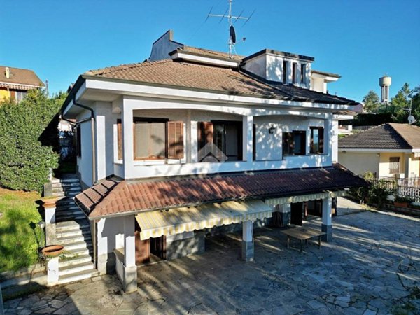 casa indipendente in vendita a Bra in zona Bandito