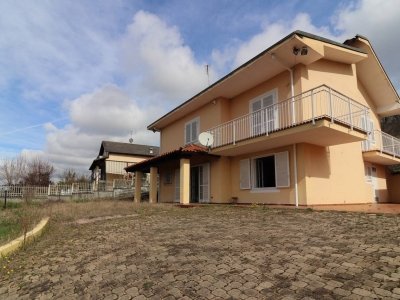 casa indipendente in vendita a Bra in zona Bandito