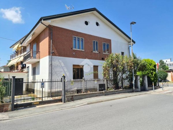 casa indipendente in vendita a Bra