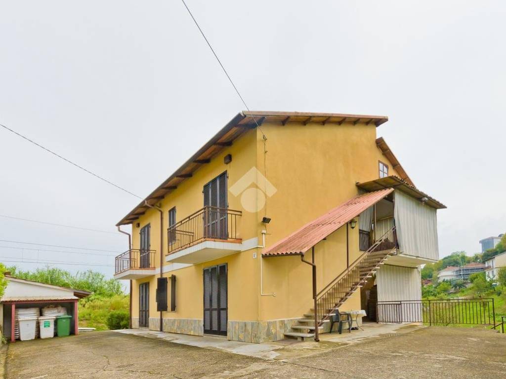 casa indipendente in vendita a Bra