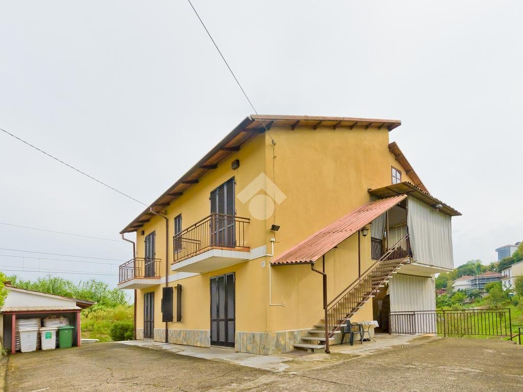 casa indipendente in vendita a Bra
